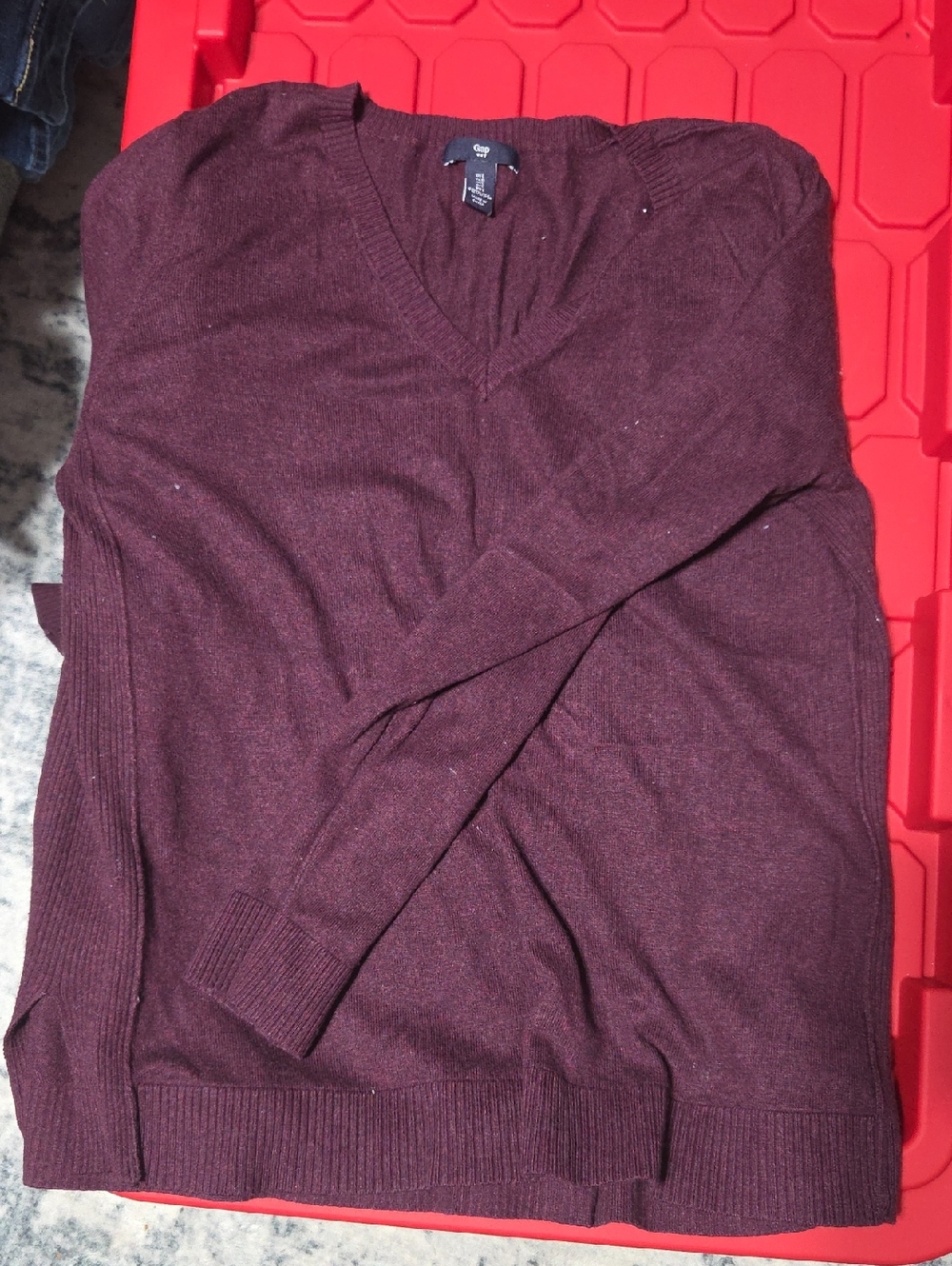 GAP V-Neck Sweater in Deep Burgundy